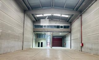 Affitto Capannone industriale in Palau-solità i Plegamans. Palausolità i plegamans nave en alquiler con puente grúa