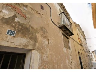 Casa in Calle ramón y cajal 20. Casa a reformar totalmente en gurrea de gállego 140 m de parcela