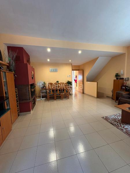 Foto 2b92a1ed-af2d-43b4-881b-204dd6ee6c0f. Reihenhaus mit kamin heizung parking in Tona