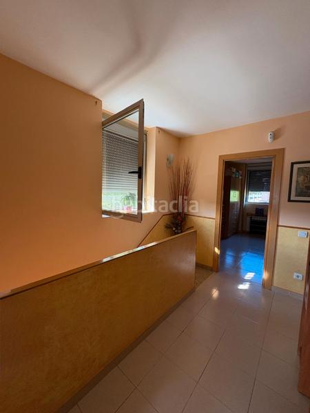 Foto 3913f593-94b2-4fa5-b051-948aae07c0fd. Reihenhaus mit kamin heizung parking in Tona