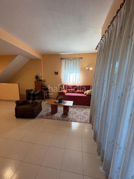 Foto dcf39c97-524f-4251-b30e-4d7af3ffa3b6. Reihenhaus mit kamin heizung parking in Tona