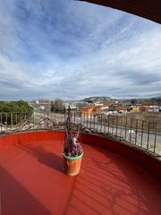 Casa a Tona. Casa esquinera en tona