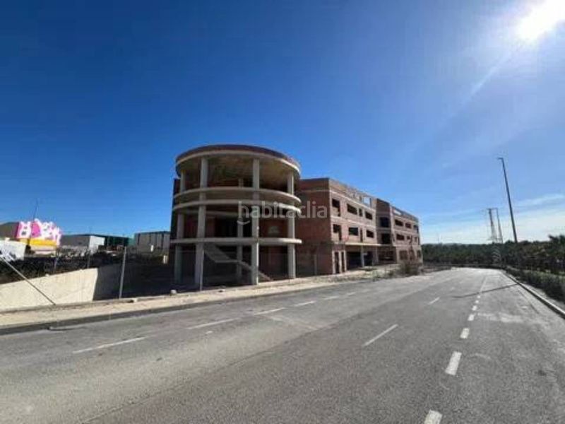 Foto d6900af8-b1c8-4769-acfd-eee817d74d1f. Edificio in Lorquí