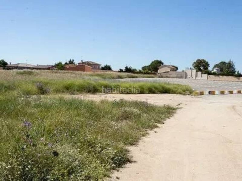 Foto c7f19eb7-1528-4fa4-9976-b3500d620595. Terreny residencial a Argés