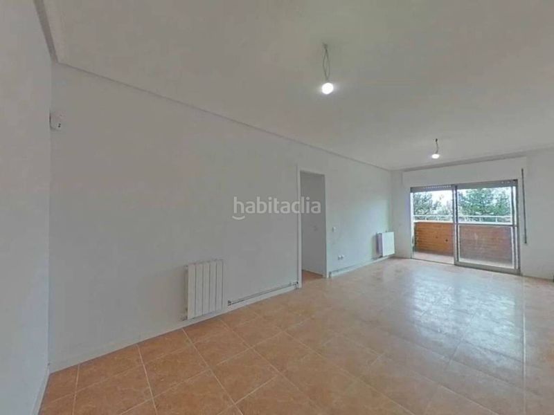 Foto 7147a6b7-318c-41a8-a391-b1a4dd1360ea. Pis a Abrantes Madrid