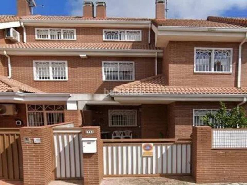Foto b977d3bd-25b2-435c-9e82-24a3ac4b2784. Casa adossada a Las Américas Parla