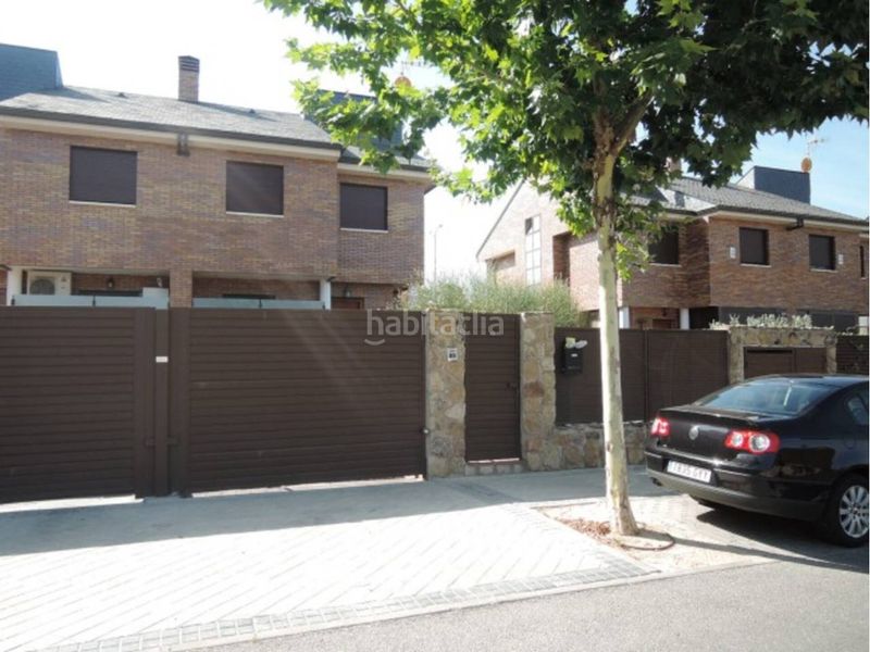 Foto 9ea0f94b-f865-451d-982a-5527089f7950. Casa adossada amb aparcament a Zona Europa Arroyomolinos