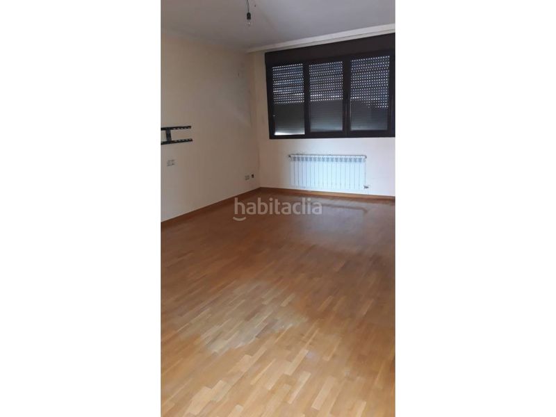 Foto aab6d35f-cb5b-4c33-ac7b-056ce9b9ddb4. Casa adossada amb aparcament a Zona Europa Arroyomolinos