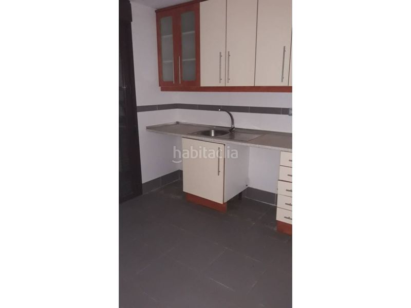 Foto b7a2a95e-ac25-432b-b279-fa0b36767d44. Casa adossada amb aparcament a Zona Europa Arroyomolinos