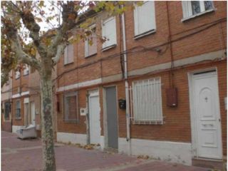 Casa adossada a Plaza Maestrazgo