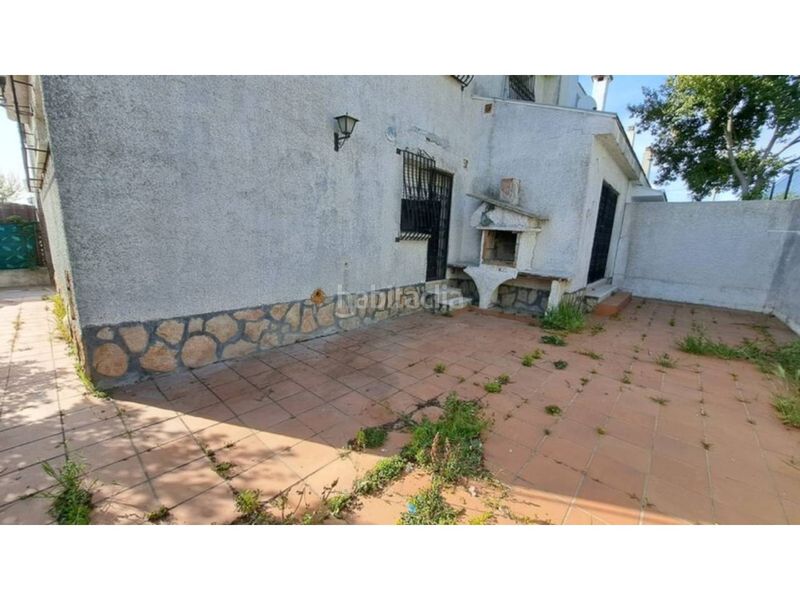 Foto d359cd88-fd09-40ab-9a64-01f814e9d530. Casa adossada a Moraleja de Enmedio