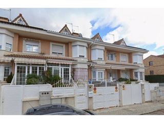 Maison jumelée à Altos del Olivar-El Caracol. Venta de chalet adosado en valdemoro, el caracolaltos del olivar