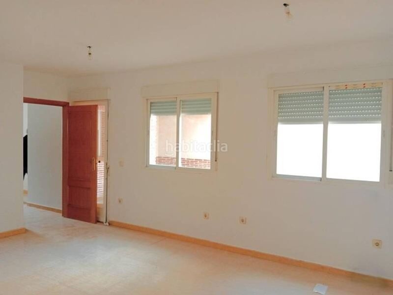 Foto f47f2a84-4e84-4086-b9fe-dca2f8fb5337. Casa adossada a Cadalso de los Vidrios