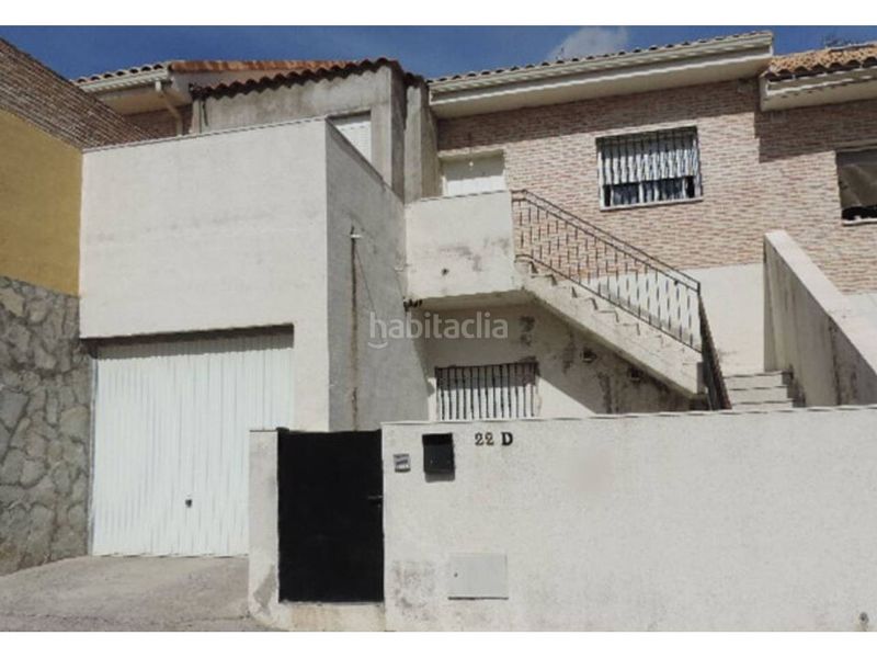Foto 1200782c-e5bb-4f86-8d1d-6cc829708d94. Casa adossada a Yeles