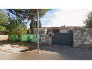 Chalet en Eurovillas. Casa en venta en calle posada i bungalows nuevo baztán, madrid