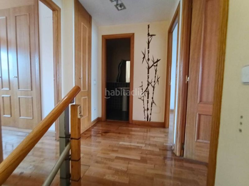 Foto 1660f8fe-cafa-4d8d-8929-033aa539adff. Casa aparellada amb aparcament a Norte-Universidad Móstoles