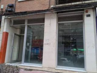 Local Comercial a Sur - PAU 4