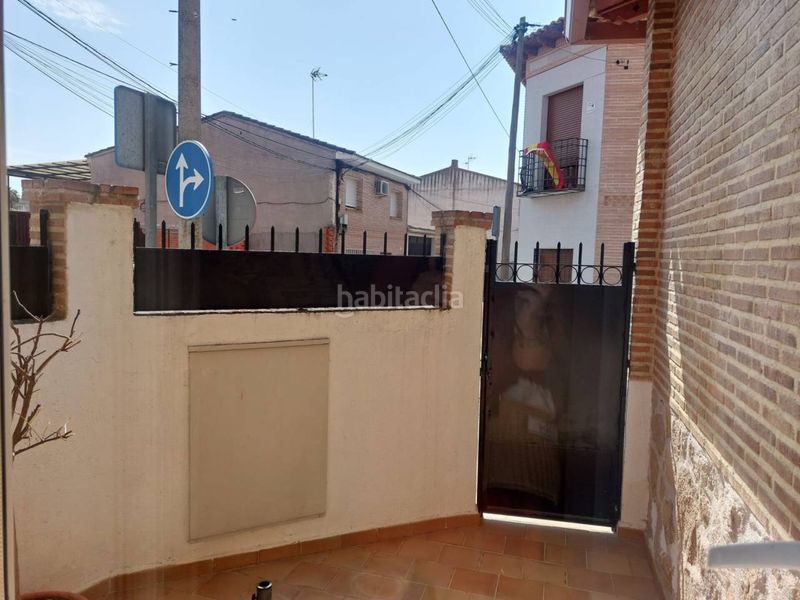 Foto 9fa008a7-0813-4598-a024-f8f82656b618. Casa aparellada amb aparcament a Valmojado