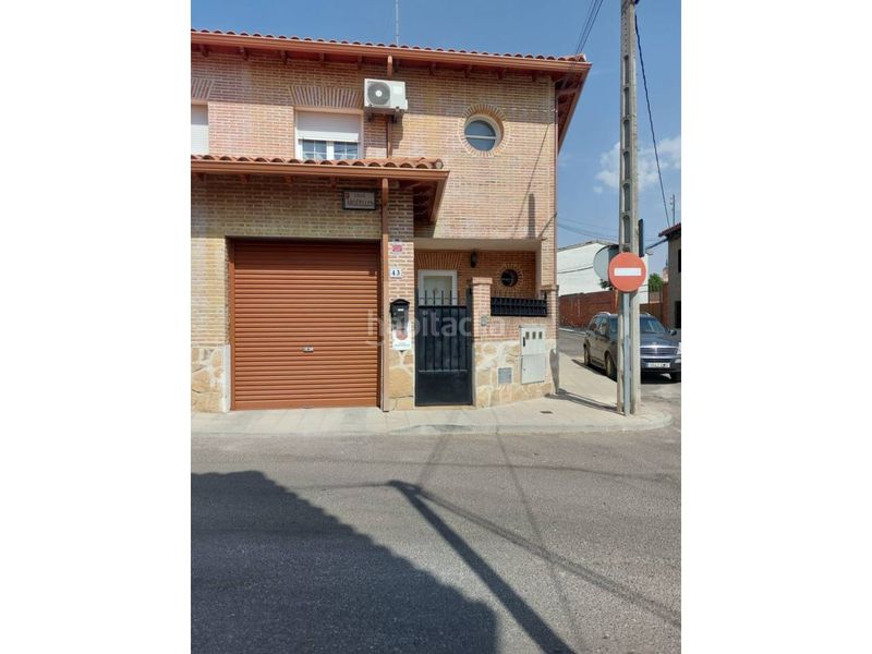 Foto d445dd95-7085-47bd-96bd-8dd651550102. Casa aparellada amb aparcament a Valmojado