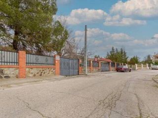 Chalet à Colmenar de Oreja. Chalet en venta en urbanización los vallejos