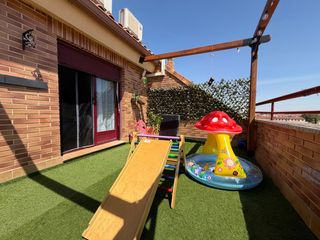 Àtic a Alcázar de San Juan. Ático de 139 m² con terraza privada, piscina, garaje y trastero