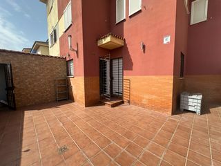 Maison jumelée à Castilleja de la Cuesta. Oportunidad en castilleja de la cuesta