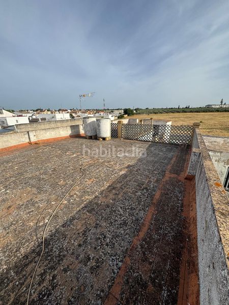 Foto d4ce5388-5bef-4a58-8b66-5fa8d02b4019. Casa amb xemeneia aparcament a ramal de Espartinas Espartinas