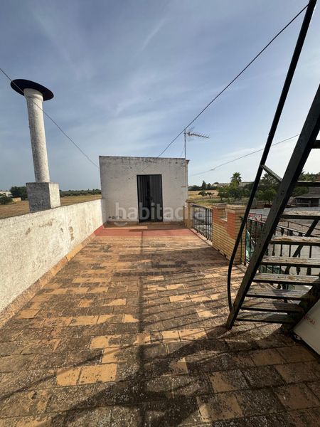 Foto d83d4a3c-3dcf-463b-8d90-eeb6e0ce8433. Casa amb xemeneia aparcament a ramal de Espartinas Espartinas