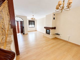 Casa  Calle la cruz 23. Oportunidad en el centro de camas!!