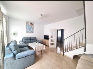 Casa adosada en Centro - Barriada Mallorca. Magnífica casa familiar con espacios exteriores y acceso rápido