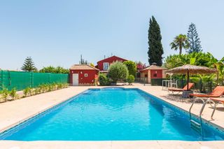 Chalet en Beniaján. Casa totalmente reformada con terreno y piscina propia en beniaj