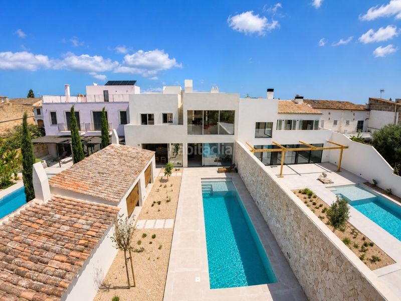 Foto db5463c1-3bc9-4afd-a1ab-d561c7c4e013. Casa aparellada amb aparcament piscina a Ses Salines poble Ses Salines