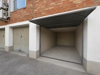 Parking coche  Carrer colón 15. Garaje privado de 20 m² con excelente ubicación