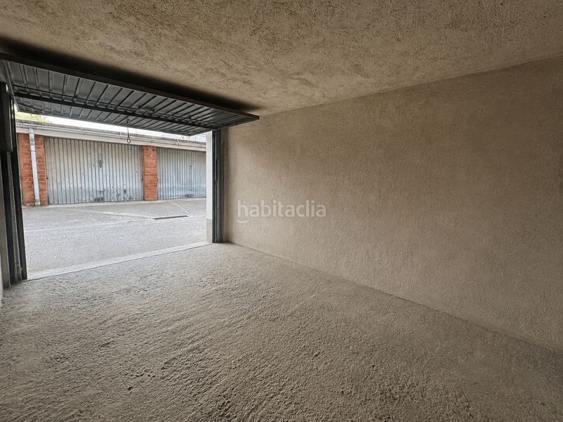 Foto bb1d50a0-4815-40b3-b02c-dafe7a35e658. Aparcament cotxe a carrer colón 15 a Valls