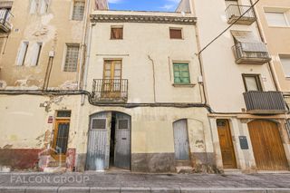 Casa  Carrer de santa clara. Casa de 330 m² en pleno centro de reus