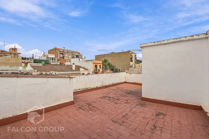 Foto 5a06cbe6-1e71-4878-9827-d95bd4ee6a9b. Casa aparellada amb aparcament a Llevant Reus