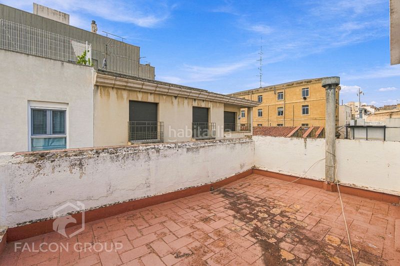 Foto 85503ba3-8849-4f17-b830-b5d71bc8c9c2. Casa aparellada amb aparcament a Llevant Reus