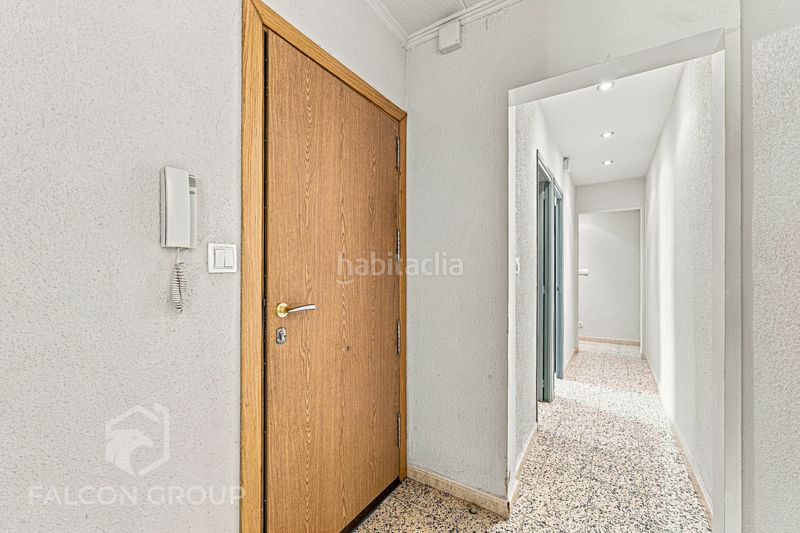 Foto af26a80a-63ee-4ea3-a006-8bfcabc37d33. Casa aparellada amb aparcament a Llevant Reus