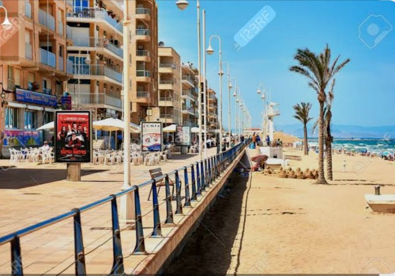 Foto 39037b7b-3385-4143-8486-54992a861915. Edifici a Guardamar Playa Guardamar del Segura