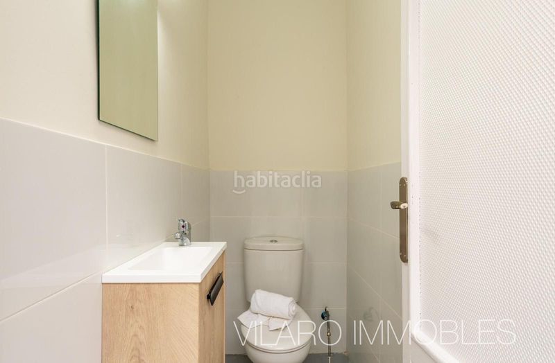 Foto d4cd2b8d-cd1a-4f96-938a-b3c4bd1baebc. Casa adossada amb xemeneia calefacció aparcament a Terrassa