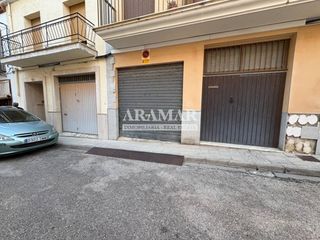Parking coche  Calle pare ferrán ferrando. Local versátil en planta baja con acceso directo