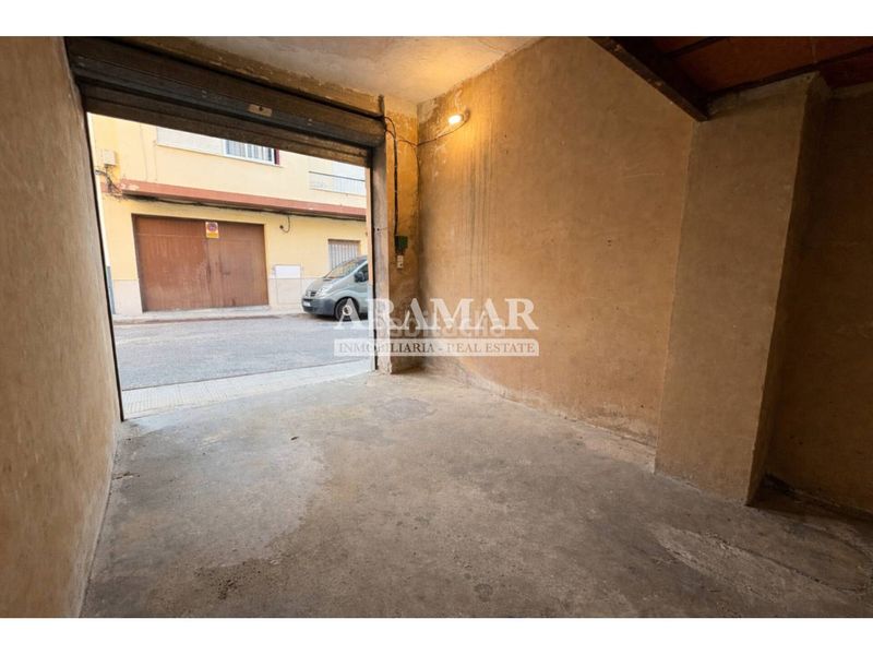Foto e89aba41-4ddf-4d31-a34b-517b4cb6a23c. Aparcament cotxe a Pego