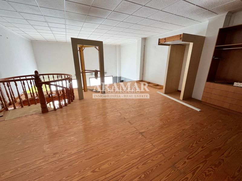 Foto c432a2f5-9fbc-4621-a278-4170e57ce280. Industrial building in Pego