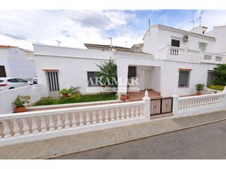 Casa  Calle rafol. Gran casa de pueblo con patio interior. ideal para inversores.