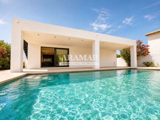 Chalet in El Palmar - Los Molinos. Exclusiva villa de diseño a solo 50 metros del mar