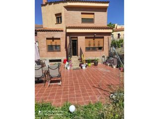 Chalet en Iriépal-Taracena-Valdenoches. Excelente chalet, en 650 metros de parcela
