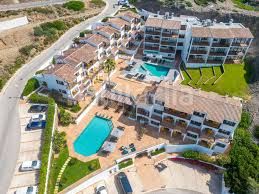 Foto 2fc37192-9355-4fa3-8965-5818429be6b0. Edifici amb piscina a port d´Alcúdia-platja dálcúdia Alcúdia