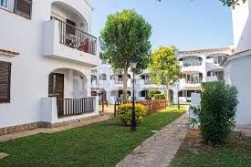 Foto eef13733-dd11-472c-8527-9a4a78cf6f8c. Edifici amb piscina a port d´Alcúdia-platja dálcúdia Alcúdia