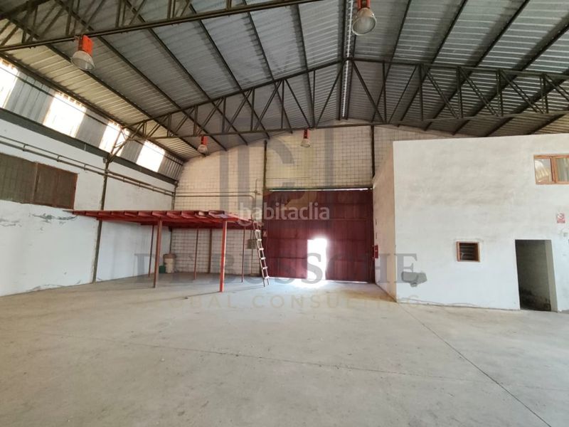 Foto d196e81c-755b-4446-b0a5-2acfc7e3569d. Nau industrial a Bigastro