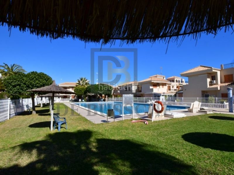 Foto 99c82458-5713-43d1-bdb9-4cafe664e98e. Casa amb piscina a Playa Flamenca Orihuela